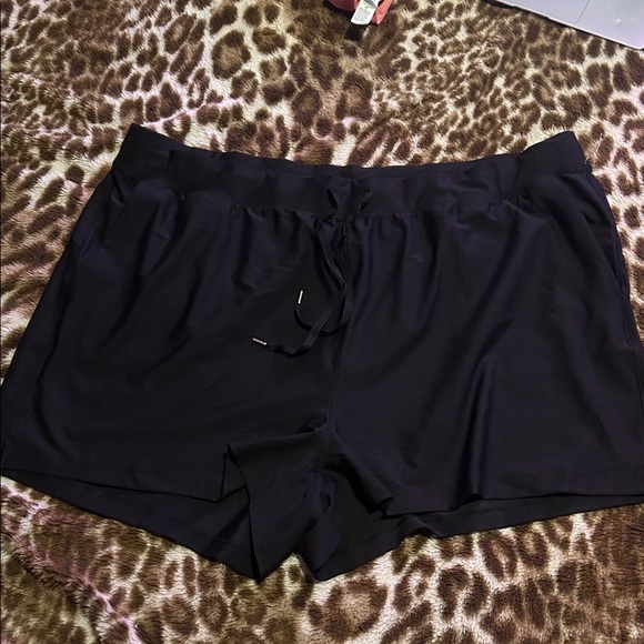 Old Navy Women's Black Athletic Shorts - Picture 1 of 4